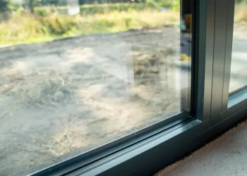 aluminium kozijn met verticale staander